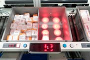 Im Onlineversand von Medikamenten sieht Zur Rose noch erhebliches Potenzial. Bild: KEYSTONE/Gaetan Bally