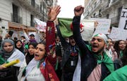 Algerische Studenten protestieren gegen die Obrigkeit. (Bild: Mohamed Messara/EPA, Algier, 19. März 2019)