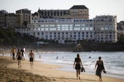 Ein Surferparadies: Blick auf den Strand in Biarritz. (Markus Schreiber/AP, 21. August 2019)