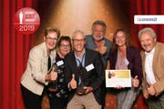 Jubel beim Führungsteam der Heime Kriens AG: (v.r.n.l.) Gisela Weiss, Hauswirtschaft, Marlis Henzmann Fachstelle Pflege, Guido Hübscher, Leiter Heime, Bart Staring, Pflegedienstleiter, Irene Spichtig, Leitung Administration und Marcel Ritter, Leiter Gastronomie.