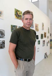 Neben seiner Tätigkeit als Galerist ist Adrian Bleisch auch Lehrer. Bild: Lisa Jenny