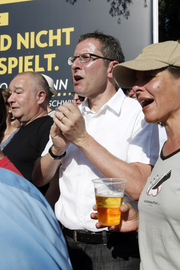 Regierungsrat Urs Hofmann 2012 auf dem Brügglifeld am Spiel Aarau-Sion. (Bild: André Albrecht)