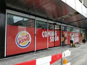 Tatsächlich sehr bald, nämlich am 2. September, wird die Burger-King-Filiale am Bahnhofplatz eröffnet. Whopper-Fans erwarten sie schon mit grosser Ungeduld. (Bild: Marlen Hämmerli - 22. August 2019)