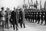 Neville Chaberlains Tragödie: Er (2. von rechts) kann 1938 in München Adolf Hitler (links) vom Krieg abbringen und dennoch den Frieden nicht retten. Bild: Keystone