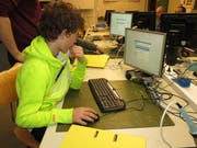 Elektronik und Elektrotechnik in Theorie und Praxis ausprobieren: Das Jugend-Elektronik-Zentrum St.Gallen startet demnächst wieder neue Kurse. (Bild: PD)
