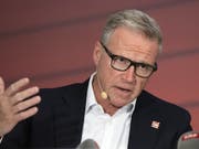 «Die Bahn muss weiter funktionieren», sagt SBB-Chef Andreas Meyer. Die SBB müssen nach dem Tod eines Zugbegleiters Defekte am Einklemmschutz der Wagentüren beheben. (Bild: KEYSTONE/PETER KLAUNZER)
