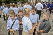 Pedro Lenz: «Das Eidgenössische Schwing- und Älplerfest bietet die seltene Gelegenheit, die wachsende Lust auf Mega-Events mit dem wachsenden Bedürfnis des Alleinseins zu verbinden.» (Bild: Urs Flüeler/Keystone)