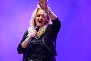 Bonnie Tyler auf der Bühne in Arbon. (Bild: Donato Caspari)