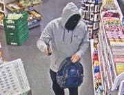 Mit diesem Bild fahndet die Polizei nach dem Täter. (Bild: Kapo)