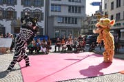 Die Asia Sportschule Herisau zeigte am «Usegstuehlet » Löwentänze. Bild: Cal