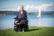 Das Wasser hat es ihm angetan: Nationalrat Christian Lohr beim Surfsailingclub in Kreuzlingen. (Bild: Reto Martin)