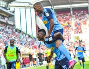 Grosser Jubel bei Breel Embolo (unten) und Raffael. (Keystone)