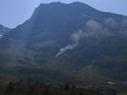 Am Simplonpass im Wallis ist ein Kleinflugzeug abgestürzt. Der Pilot und zwei Passagiere kamen ums Leben. (Bild: Kantonspolizei Wallis)
