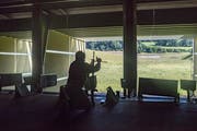 Ein Schütze im 300-Meter-Schiessstand im Breitfeld. (Bild: Benjamin Manser - 10. Juni 2018)