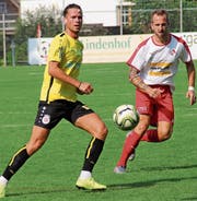 Der frühere Stürmer Florian Haltiner (rechts) spielt jetzt beim FC Montlingen in der Verteidigung. Beim Heimsieg gegen Arbon überzeugte er wie seine Abwehrkollegen. (Bild: Dominik Sieber)