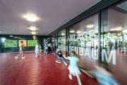 Das Schulhaus Mattli in Kastanienbaum wurde saniert und erweitert. Im Bild zu sehen ist der neue Eingangsbereich. (Bild: Pius Amrein, 26. August 2019)