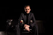 Fabian Ziegler spielt als Perkussionist auf vielen Schlaginstrumenten. (Bild: PD)