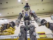 Der humanoide Roboter Fedor soll die Astronauten auf der Internationalen Raumstatin ISS unterstützen. (Foto: Internetseite der Russian State Space Corporation ROSCOSMOS via EPA) (Bild: KEYSTONE/EPA ROSCOSMOS/SPACE CENTER YUZHNY/TSENKI HANDOUT)