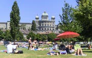 Wer kommt ins Bundeshaus, und wer muss draussen bleiben? (Bild: Anthony Anex / Keystone, Juli 2019)