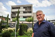 Bauunternehmer Urs Vetter freut sich über den Erfolg seiner Eschliker Überbauung Lindenacker. (Bild: Olaf Kühne)