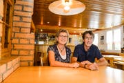 Nina und Tom Wenger in ihrem Lokal in Oberegg. (Bild: Donato Caspari)
