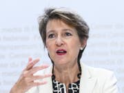 Die Schweiz soll bis 2050 klimaneutral werden. «Wir dürfen keine Zeit verlieren», sagte Umweltministerin Simonetta Sommaruga vor den Medien. (Bild: KEYSTONE/ANTHONY ANEX)
