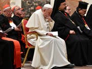 Im Bistum St. Gallen hat ein pensionierter Priester zugegeben, vor Jahrzehnten einen Minderjährigen sexuell missbraucht zu haben. Gegen ihn läuft jetzt ein kirchenrechtliches Verfahren in Rom. Im Bild Papst Franziskus anlässlich des Gipfels gegen sexuellen Missbrauch im vergangenen Februar. (Bild: KEYSTONE/AP AFP/VINCENZO PINTO)