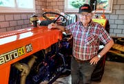 Sein ganzer Stolz: In August Sidlers Garage stehen drei Oldtimer. Jeder erzählt eine eigene Geschichte. (Bild: Christoph Heer)