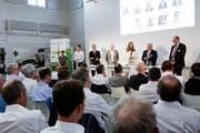 Ostschweizer Regierungsvertreter diskutieren mit Verkehrsexperten über das Thema Mobilität. EcoOst-Arena nennt sich der gemeinsame Anlass der IHK St.Gallen-Appenzell und der IHK Thurgau. (Bild: Donato Caspari)