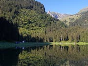 Polizeitaucher der Kantonspolizei St.Gallen fanden gegen Mittwochmittag eine Leiche im Voralpsee. (Bild: Kapo SG)