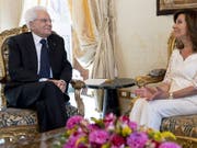 Italiens Präsident Sergio Mattarella (L) - hier im Gespräch mit Senat-Sprecherin Maria Elisabetta Alberti Casellati - trifft sich heute noch einmal mit allen im Parlament vertretenen Parteien. (Bild: Keystone/EPA/PAOLO GIANDOTTI HANDOUT)