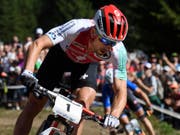 Schlussfahrer Nino Schurter wird seinem Status im Team-Wettkampf gerecht und sichert der Schweiz die erste Goldmedaille an der WM in Kanada (Bild: KEYSTONE/GIAN EHRENZELLER)