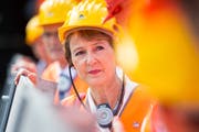 Simonetta Sommaruga gestern im neuen Tunnel. Bild: Elia Bianchi/Key
