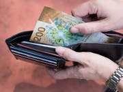 Mehr Geld für die Schweizerinnen und Schweizer gab es 2019 (Archivbild). (Bild: KEYSTONE/CHRISTIAN BEUTLER)