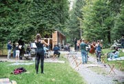 Das Luzerner Sinfonieorchester probt im Gütschwald für die «Ouverture dans la nuit».Bild: Manuela Jans-Koch (Luzern, 28. August 2019)