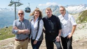 Markus Neff (2. von rechts), mit seinen Partnern David Gruss, Maren Müller und «Chedi»-Chef Dietmar Sawyere (rechts) auf dem Gütsch. (Bild: PD)