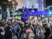 Empörte Briten protestieren vor dem Parlament in London gegen die Zwangspause für das britische Parlament und den Brexit. (Foto: Vudi Xhymshiti/AP) (Bild: KEYSTONE/AP/VUDI XHYMSHITI)