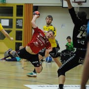 Zählt zu den Teamstützen: Kreisläufer Nando Kuster.Bild: Urs Hanhart (Stans, 30. März 2019)