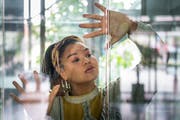 Die Herisauerin Laura Denier alias Zoera hat ihre erste Single «I Need Just Me» auf den Markt gebracht. (Bild: Michel Canonica)