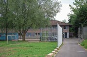 Das fast 30-jährige Provisorium weist bauliche, hygienische und betriebliche Mängel auf.Bild: Maria Schmid (Steinhausen, 12. Juni 2017)
