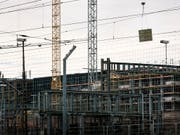 Die Bauwirtschaft in der Schweiz floriert weiterhin: eine Baustelle in Zürich (Archivbild). (Bild: KEYSTONE/CHRISTIAN BEUTLER)