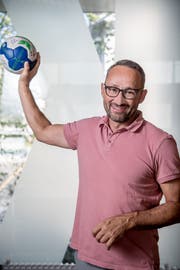 Nick Christen, CEO des HC Kriens-Luzern in der Krauer Halle. (Bild: Nadia Schärli, Kriens, 29. August 2019)