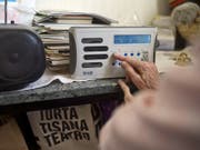 Die Schweizer Radios müssen bis Ende 2024 von der UKW- auf die digitale Technik DAB+ umstellen. Das Bakom unterstützt als Aufsichtsbehörde diesen Wandel. (Bild: KEYSTONE/MARTIN RUETSCHI)