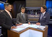 Der Schwyzer Kripo-Chef Stephan Grieder, Staatsanwalt Paul Schmidig und Moderator Rudi Cerne (von links) während der Live-Sendung. (Bild: Screenshot ZDF)