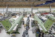 Mühe mit dem Gesetz: Produktionshallen des PC-24 bei den Pilatusflugzeugwerken in Stans. (Bild: Pius Amrein, 1. Mai 2018)