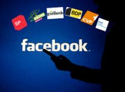Sechs der sieben Parteien mit Fraktionsstärke geben sich auf Facebook transparent – die SVP zögert. (Bild: Shutterstock / zvg / Montage watson)