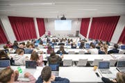 Symbolfotografie in der Uni Luzern (Bild: Roger Grütter)