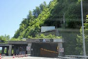Das Nordportal des Seelisbergtunnels, der am Samstagnachmittag in beide Richtungen gesperrt wurde. (Archivbild LZ)
