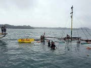 Elf Menschen ertrunken: Das Wrack des Passagierboots «Chi Chi» bei der Insel Guimaras. (Bild: KEYSTONE/AP/PHILIPPINE RED CROSS)