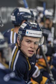 Gregory Hofmann gelingt ein Einstand nach Mass: Der neue EVZ-Stürmer erzielt vier Tore und drei Assists. (Bild: Urs Flüeler/Keystone)